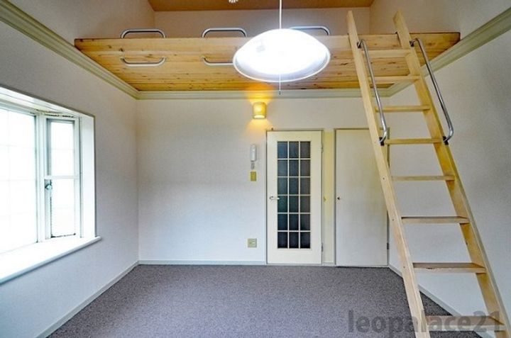 レオパレスリヴェール杉原の居間