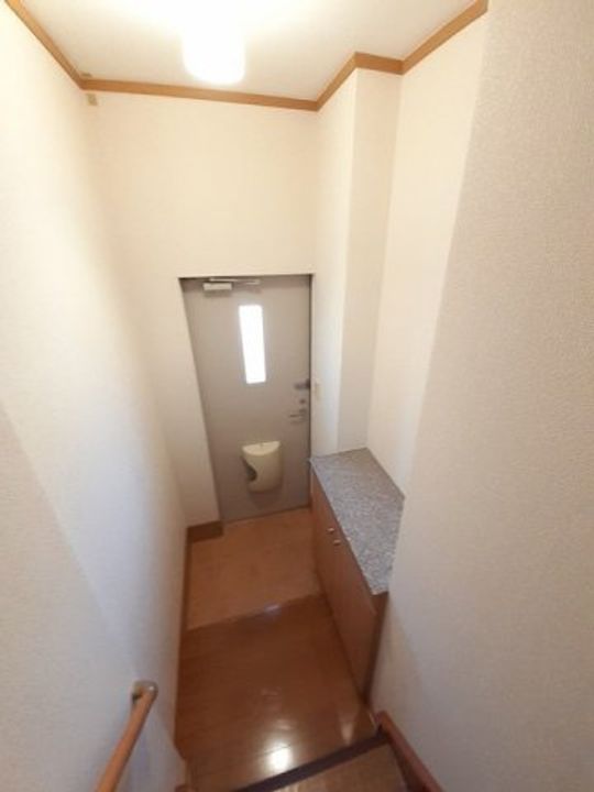 岡山県浅口市鴨方町鴨方(アパート)の賃貸物件の玄関