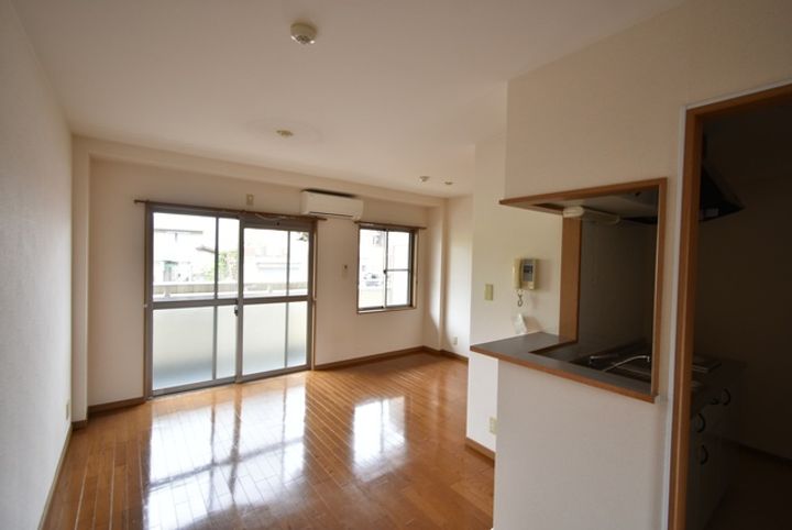 ジュメル倉敷106 の居間