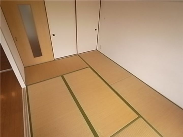 駅前ビルの内装