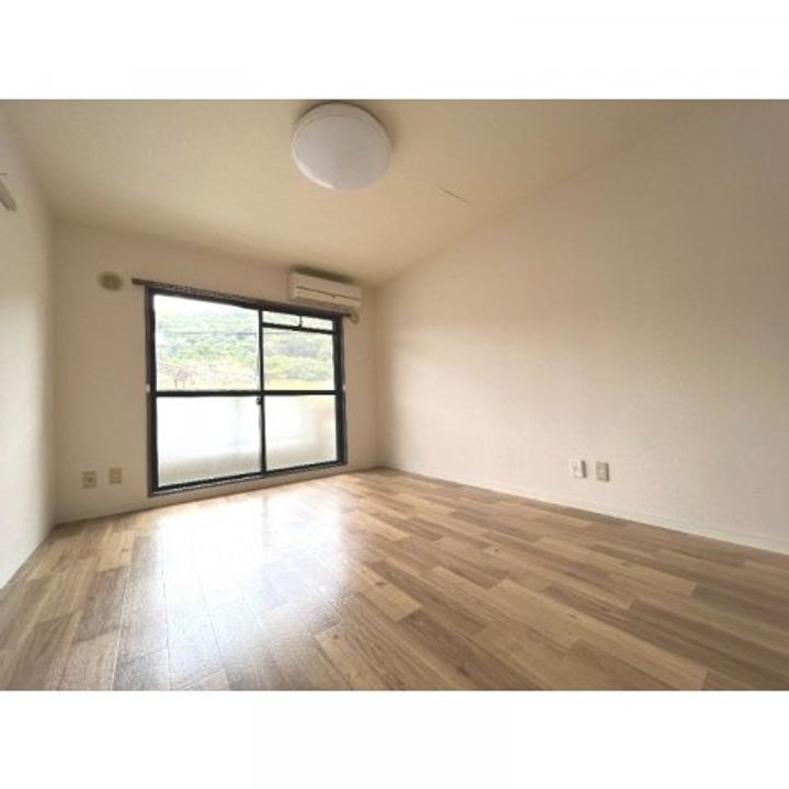 オーレックス郷東403の居間