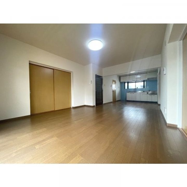 第3メールブルーの居間