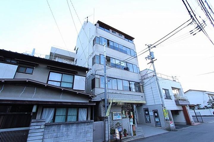 真鍋ハイツ210の外観