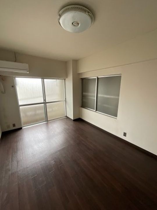 真鍋ハイツ210の居間