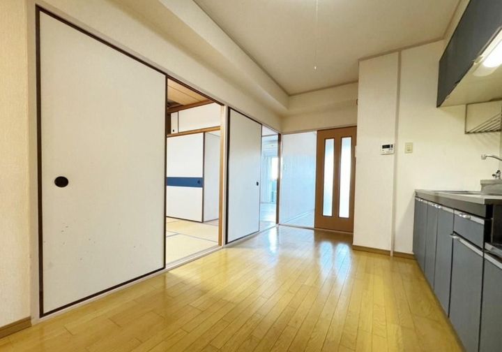 岩藤マンションの居間