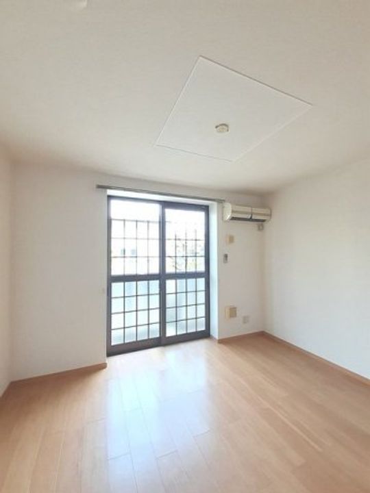 メゾン・ド・ジュネスK 1の居間