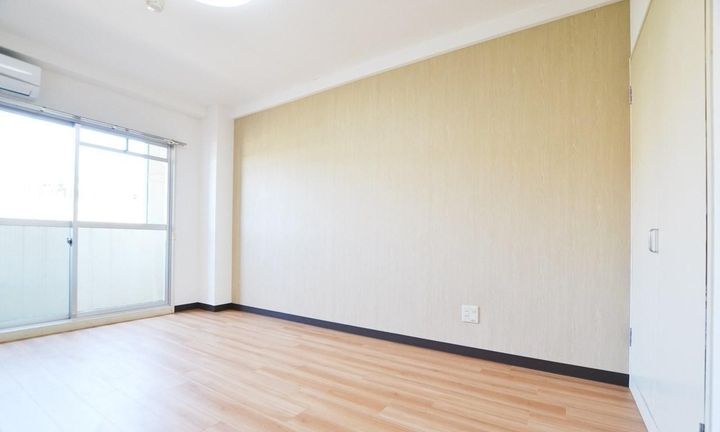 カレッジ三共パートIの内装