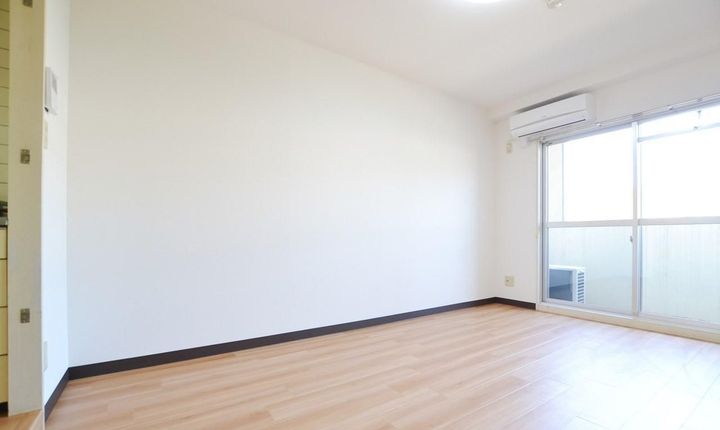 カレッジ三共パートIの内装