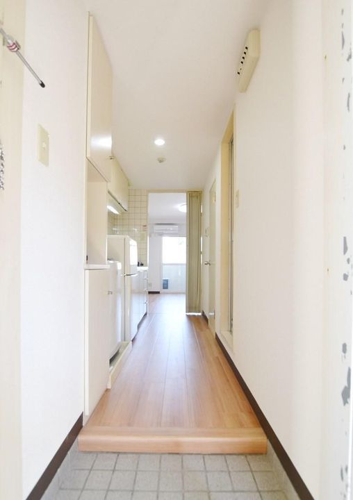 カレッジ三共パートIの玄関