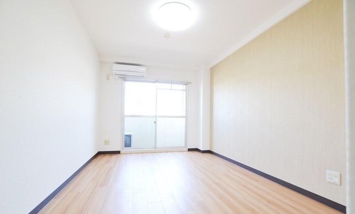 カレッジ三共パートIの居間