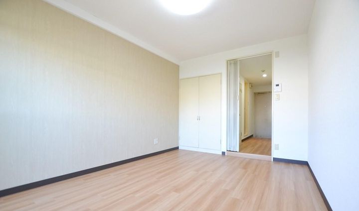 カレッジ三共パートIの内装