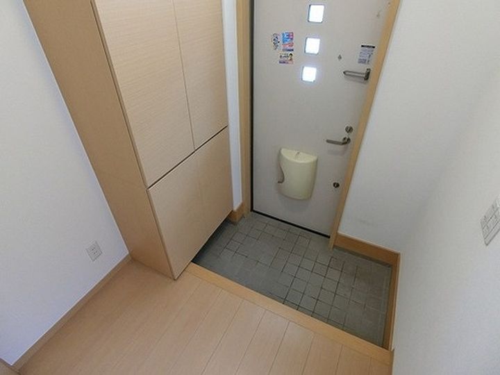 メゾン桜井高校西の玄関