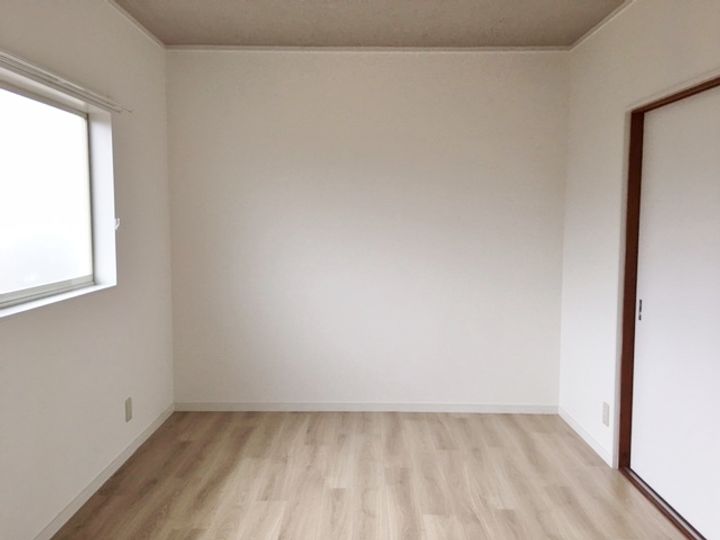 グランデール千田2-Dの居間