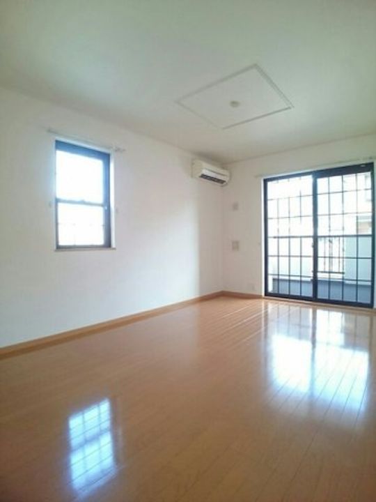 マナ マルベリーAの居間