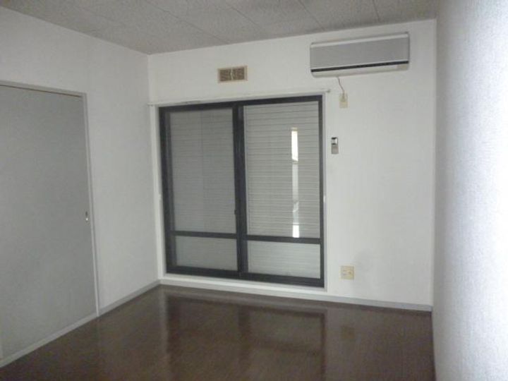 エーライン泉A・B ペット(犬)B202号室の居間