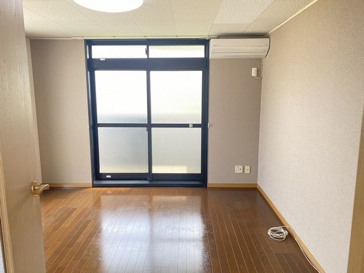 サンフラワー山波の居間