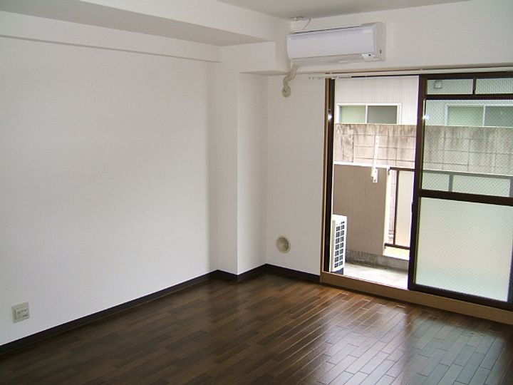 鷹取プレイスの居間