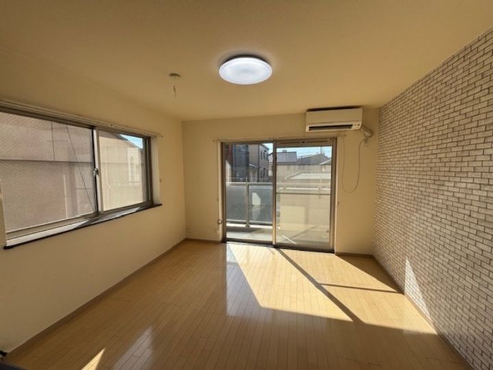 ポルシェ松浜の居間