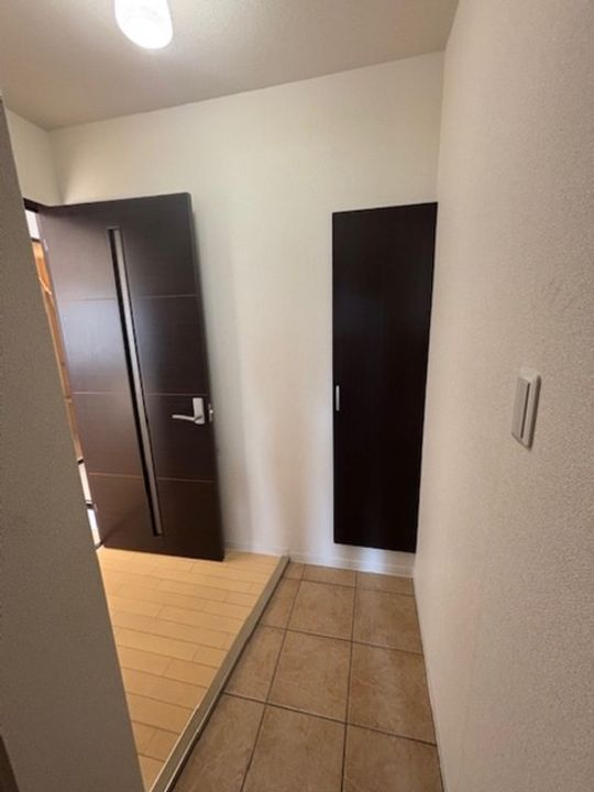 ポルシェ松浜の玄関