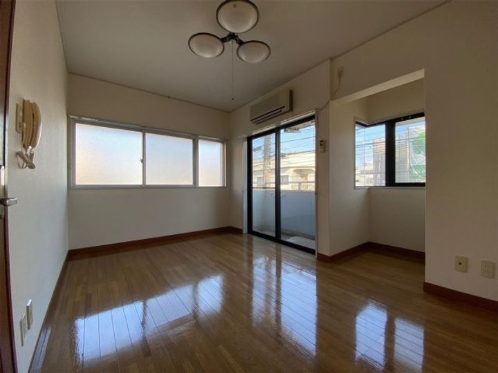 大福マンション三吉の居間