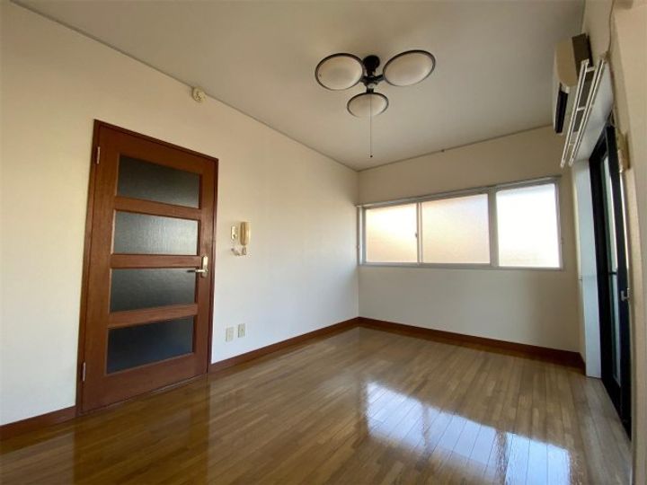 大福マンション三吉の居間