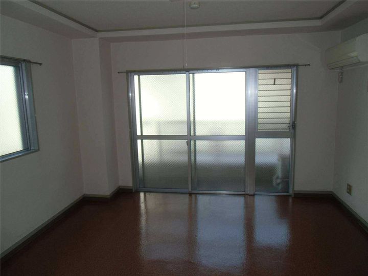 パラツイーナ光南204の居間