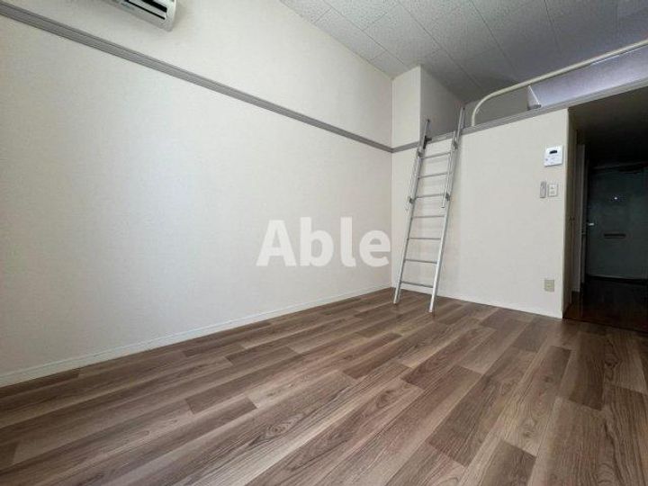 リバーサイドTMIの居間