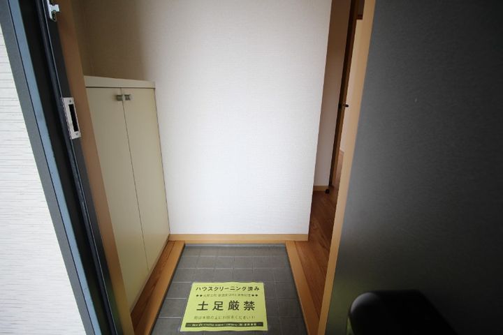 岡山県倉敷市林(アパート)の賃貸物件の玄関