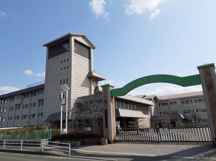 アルモ ドゥーエの周辺