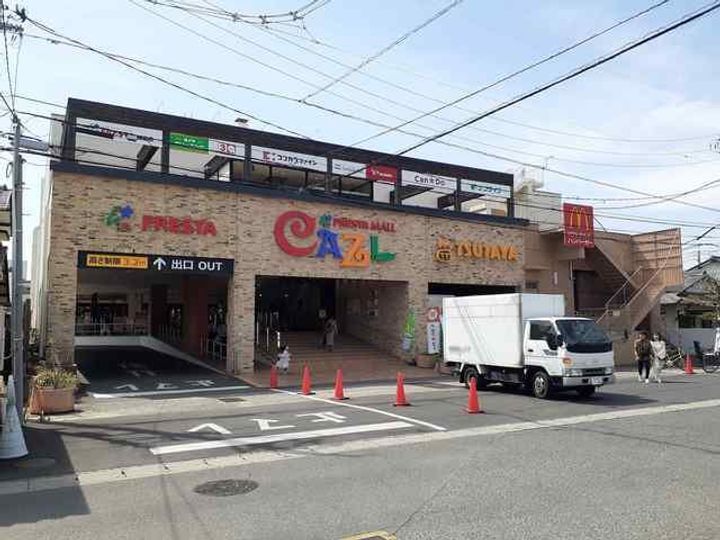 デフィ藤の周辺