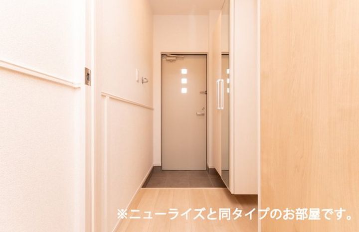 ロカ ブリリアント Aの玄関