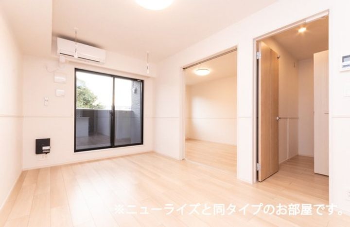 ロカ ブリリアント Aの居間