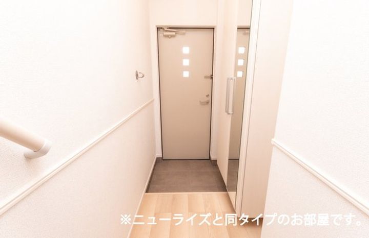 ロカ ブリリアント Aの玄関