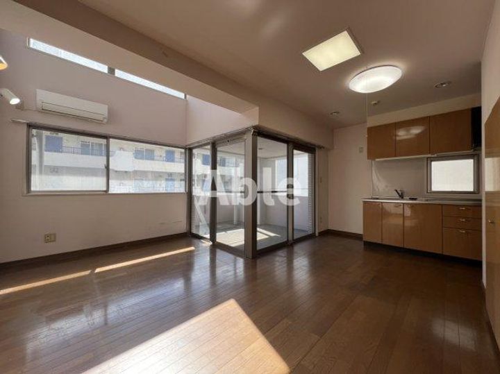 キュービックパレス202の居間