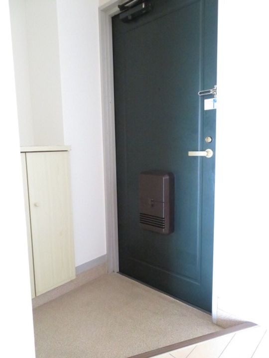 プレアール仏生山Ⅱ306の玄関