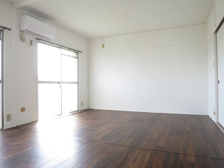 ヴィラナリー屋島7号棟102の内装