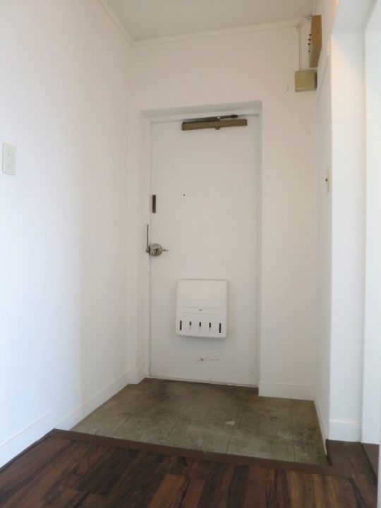 ヴィラナリー屋島7号棟102の玄関