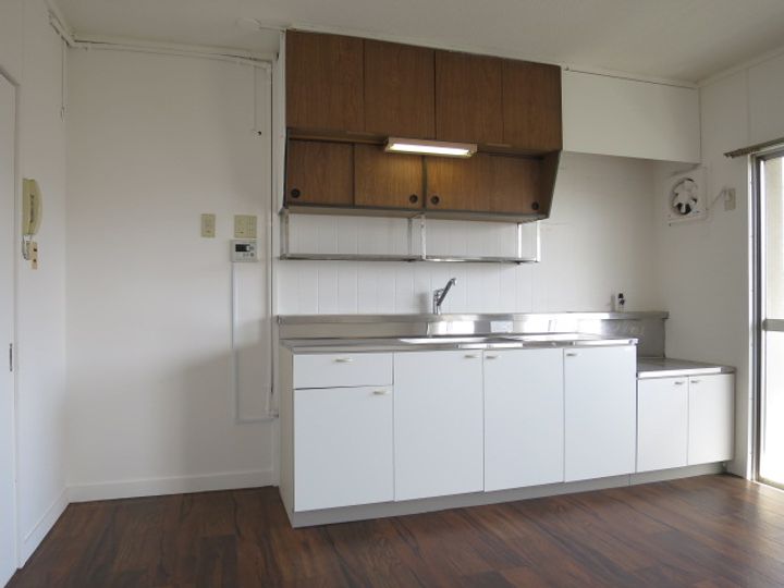 ヴィラナリー屋島7号棟102のキッチン