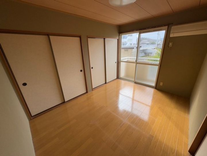レジデンスオリーブ Aの居間