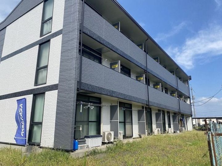 サンフラワー山波の外観