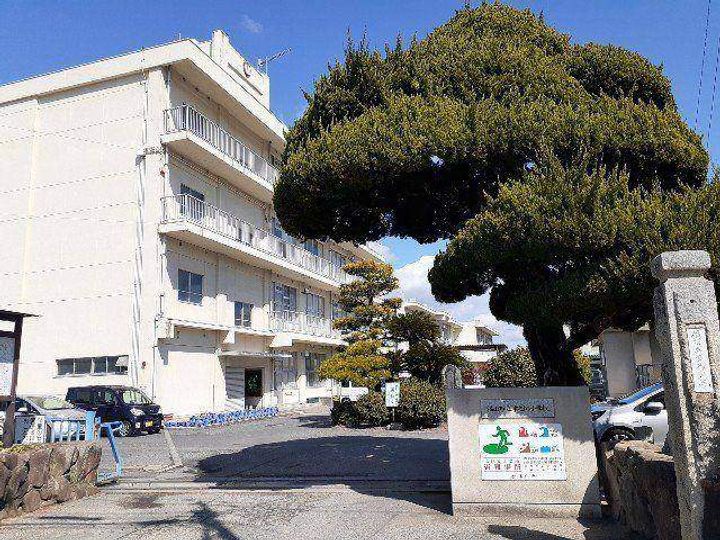 ラフレシールCの周辺