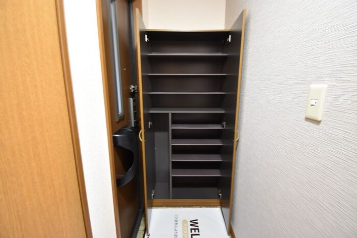 アーバンハイツ 28 A棟202の玄関