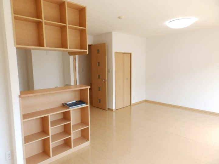 T’sスクエア C棟102の居間