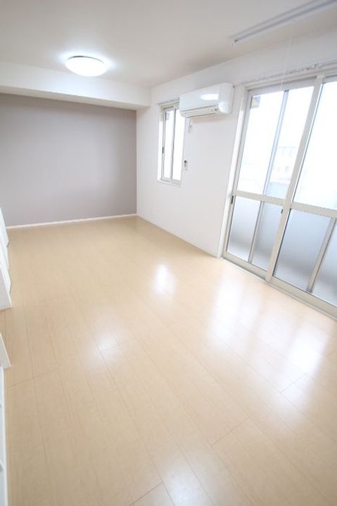 アムール林 B棟202の居間