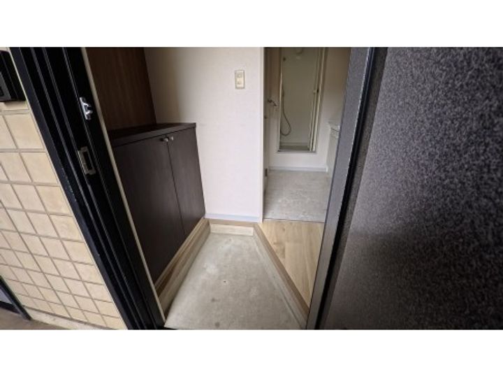 フェアリーランドA棟の玄関