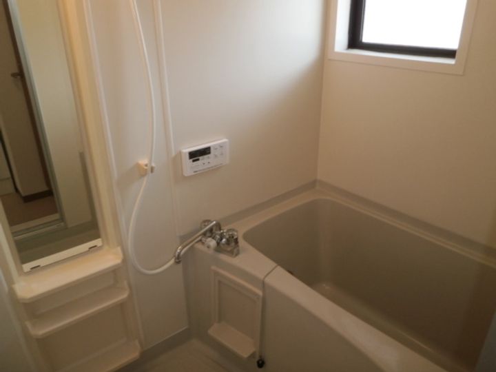 ファミール河野 C棟201の風呂