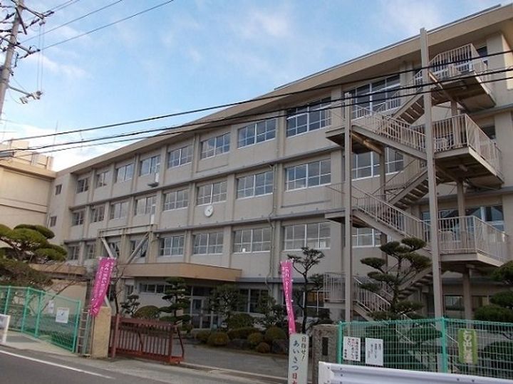 アン フルールBの周辺