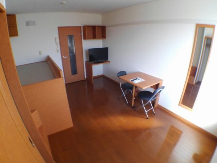 レオパレスMARIA105の居間