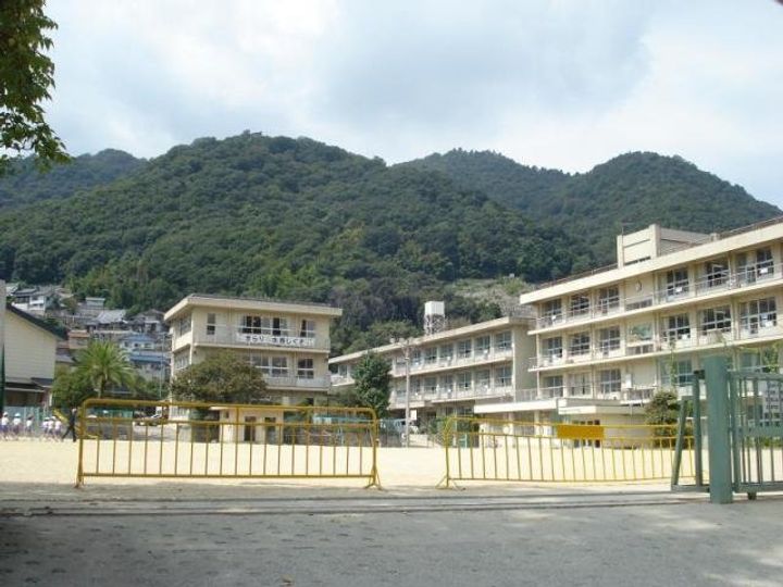 ヌーベル オーブAの周辺