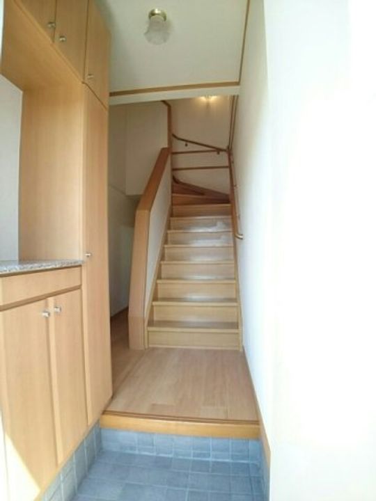 中土井ハイツの玄関